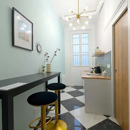 Renovated, Chic For Two París