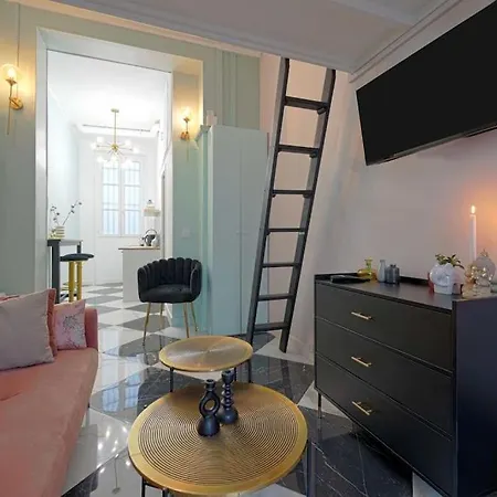 Renovated, Chic For Two * Parijs